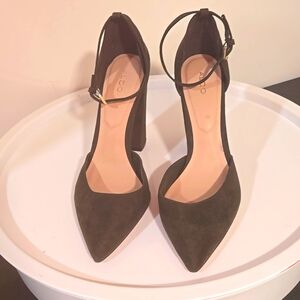 ALDO olive green buckled shoes with chunky heels